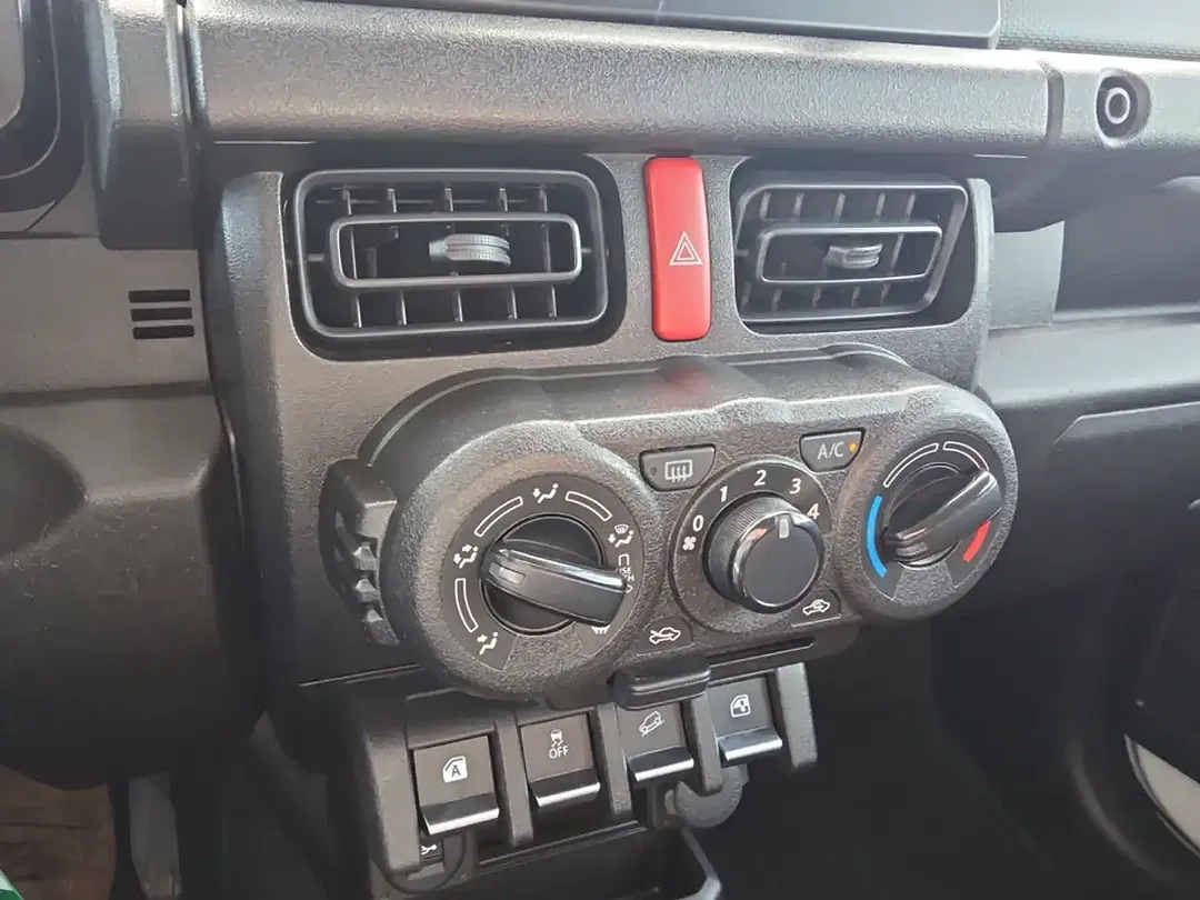 Suzuki Jimny - Thumbnail 12