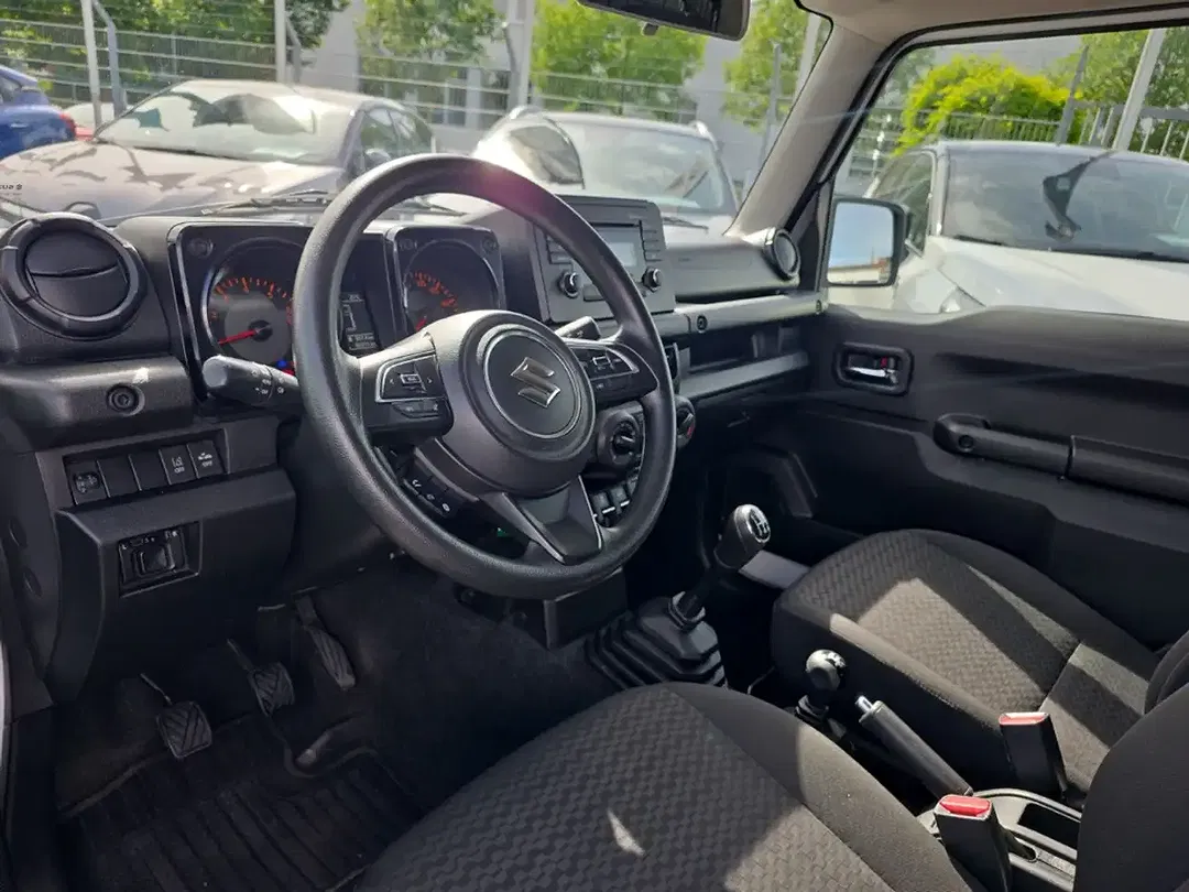 Suzuki Jimny - Thumbnail 8