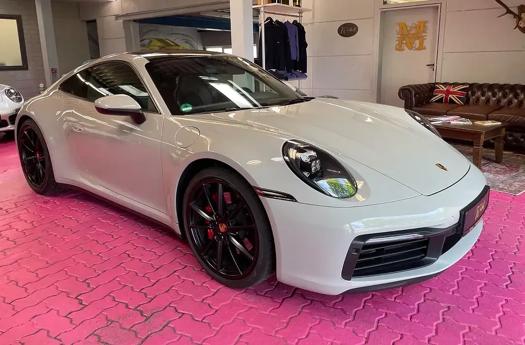 Porsche 992 - Thumbnail 10