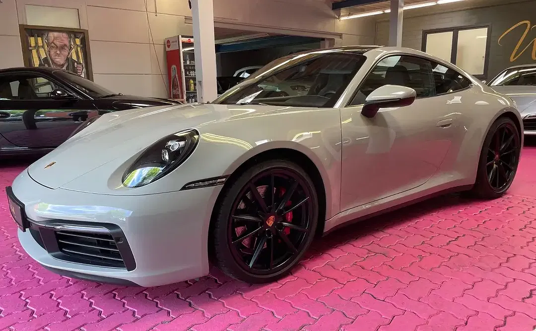 Porsche 992 - Thumbnail 2