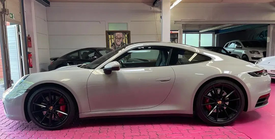 Porsche 992 - Thumbnail 3
