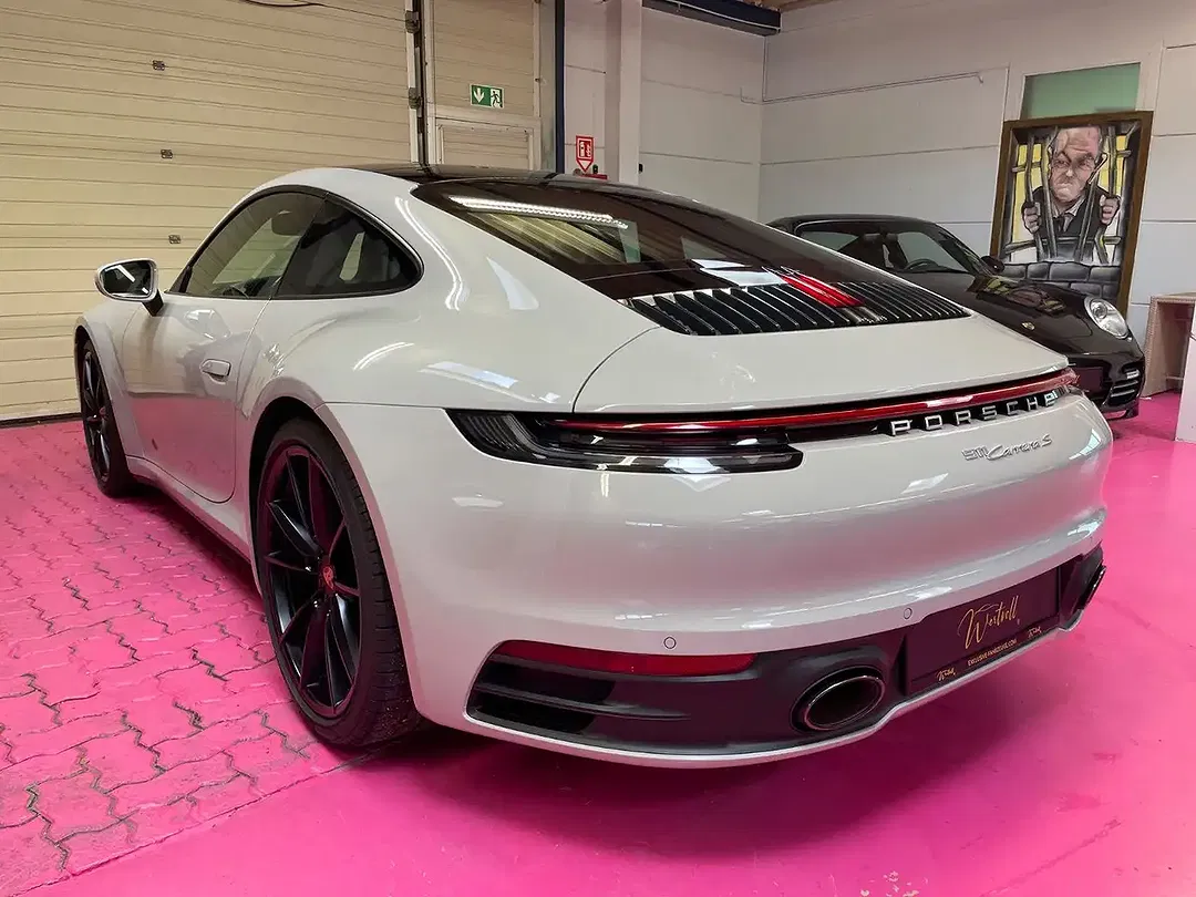 Porsche 992 - Thumbnail 5