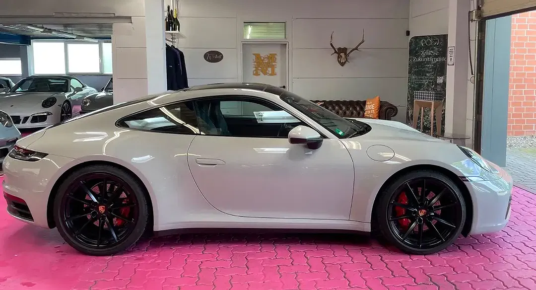 Porsche 992 - Thumbnail 8