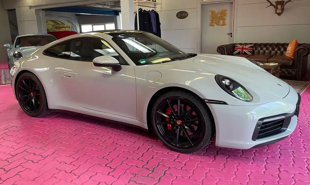 Porsche 992 - Thumbnail 9