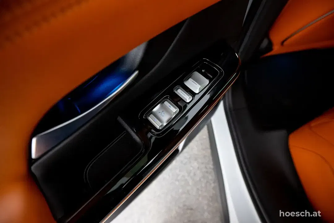 Xpeng G9 - Thumbnail 7
