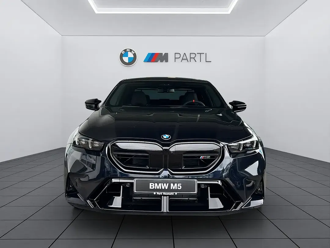 BMW M5 - Thumbnail 2