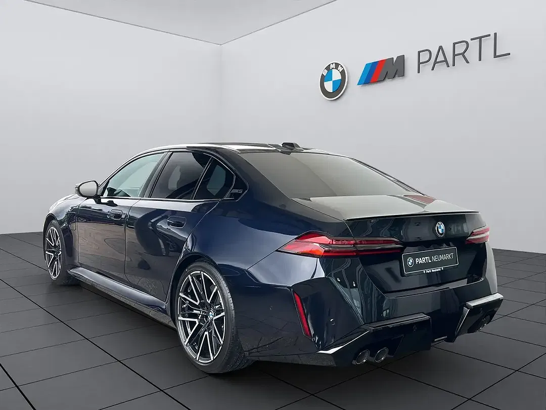 BMW M5 - Thumbnail 3