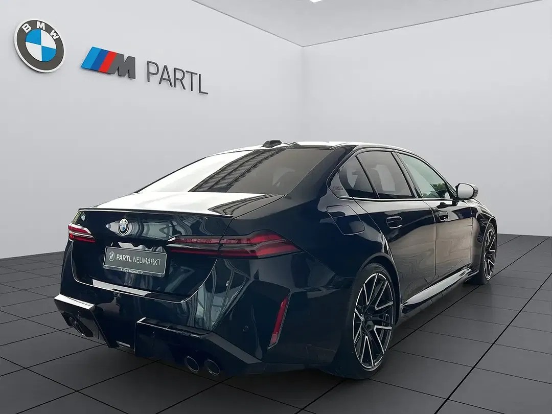 BMW M5 - Thumbnail 4
