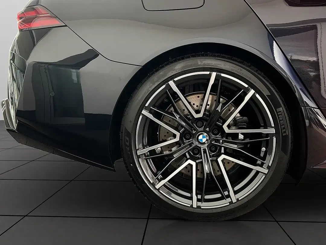 BMW M5 - Thumbnail 5