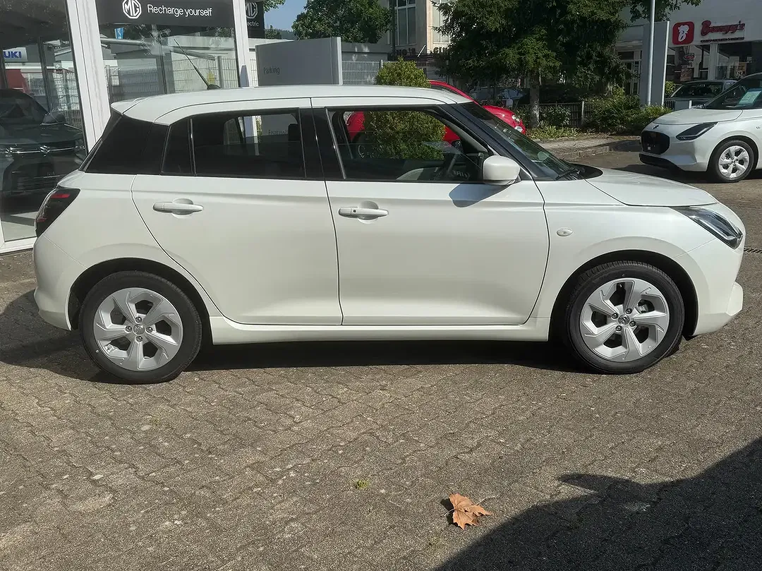 Suzuki Swift - Thumbnail 4