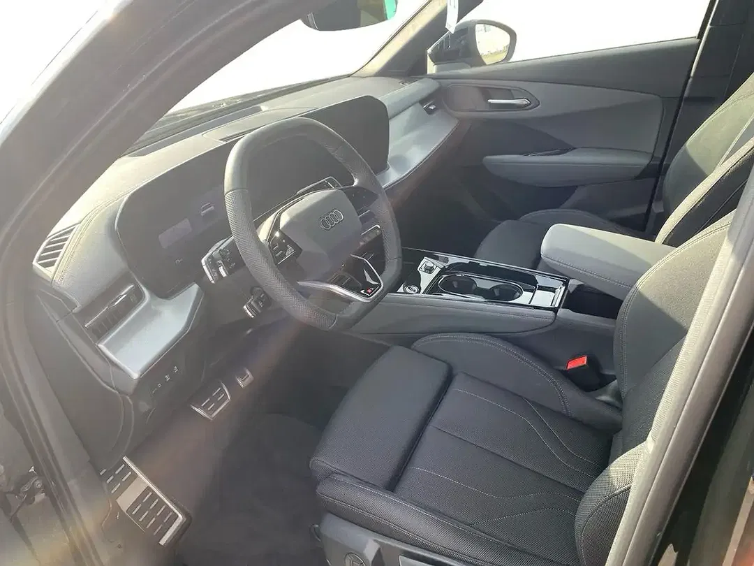 Audi Q3 - Thumbnail 9