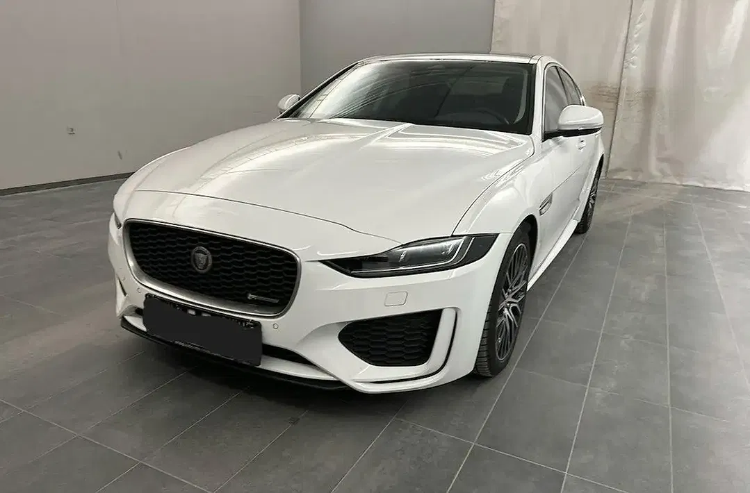 Jaguar XE P250 R-Dynamic SE