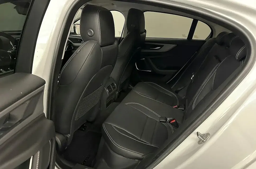 Jaguar XE - Thumbnail 10
