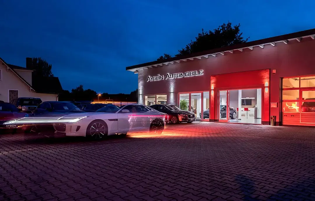 Jaguar XE - Thumbnail 15