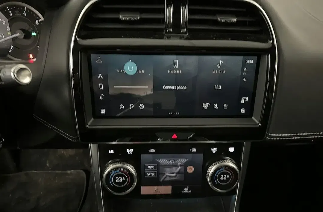 Jaguar XE - Thumbnail 8