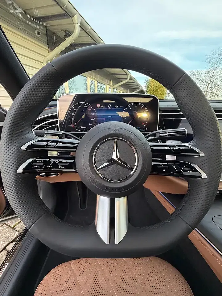 Mercedes-Benz E 200 - Thumbnail 13