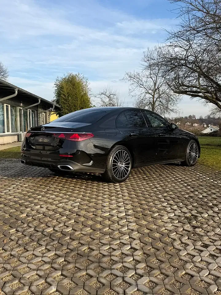 Mercedes-Benz E 200 - Thumbnail 2