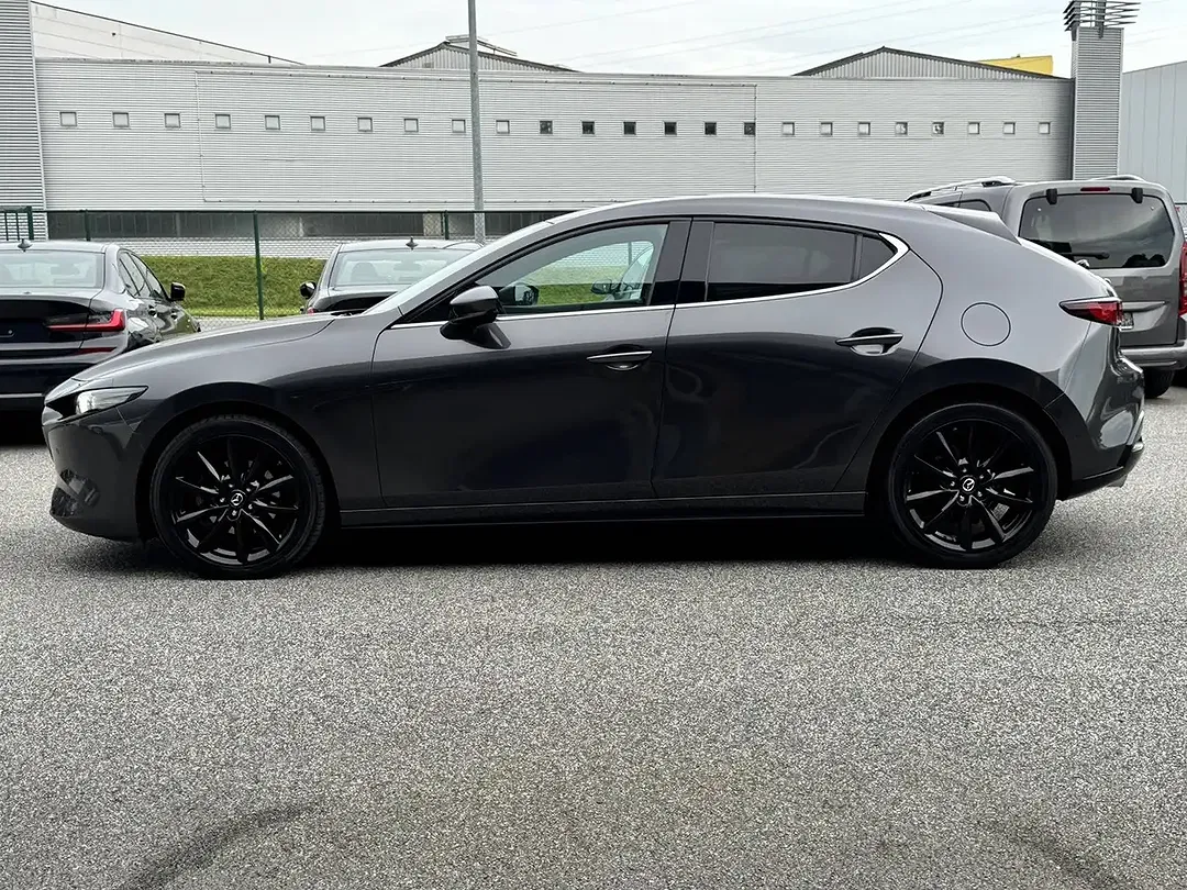 Mazda 3 - Thumbnail 4