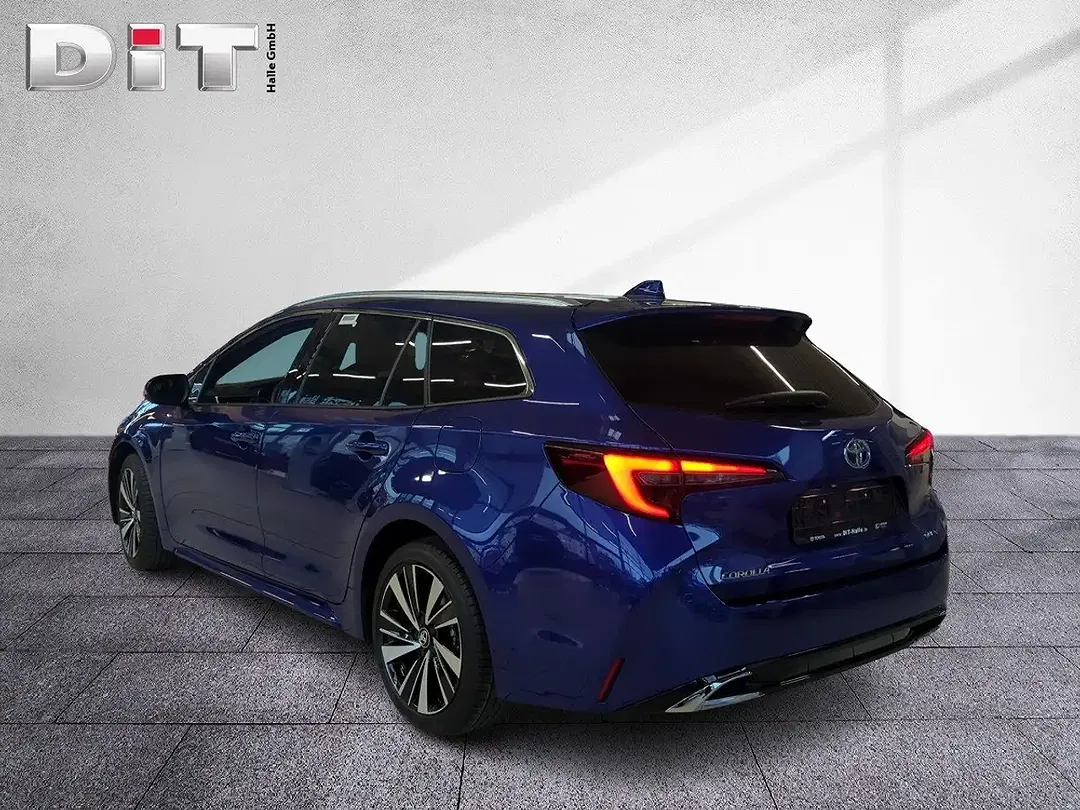Toyota Corolla - Thumbnail 4