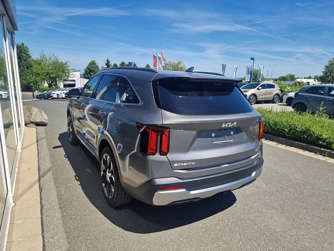 Kia Sorento - Thumbnail 7