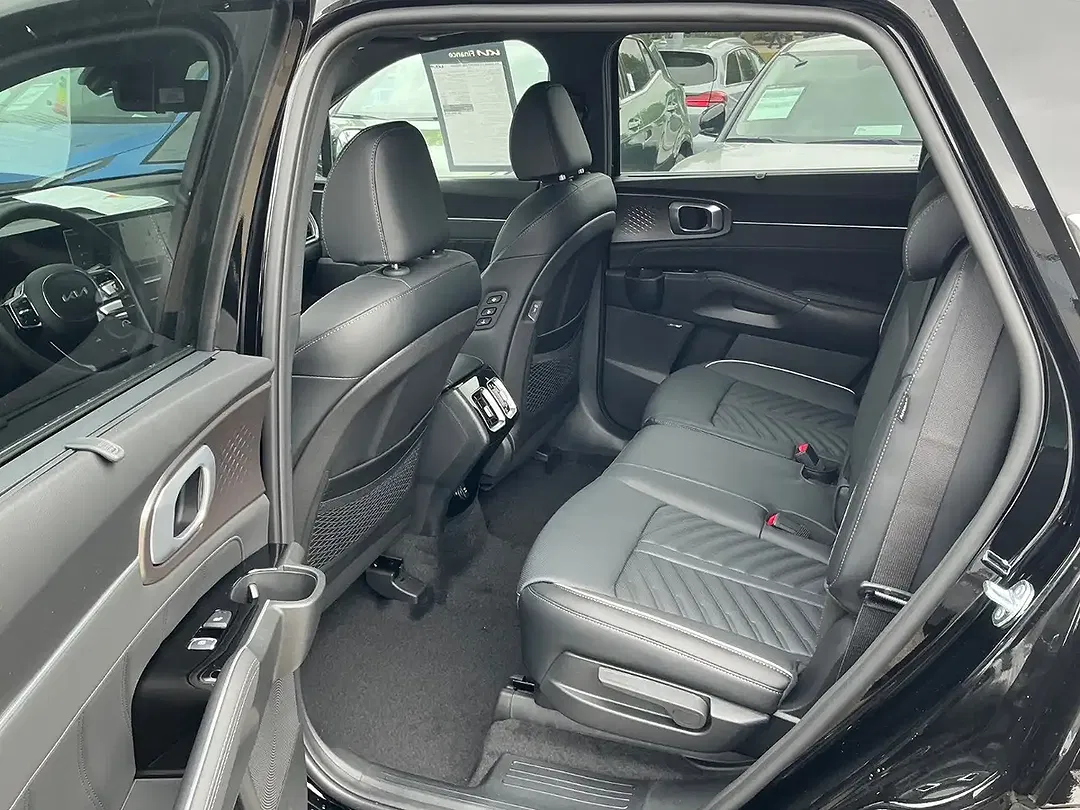 Kia Sorento - Thumbnail 9