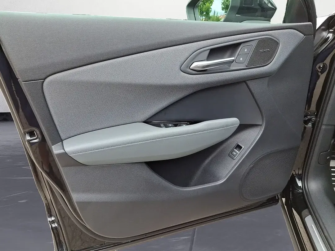 Audi Q3 - Thumbnail 11