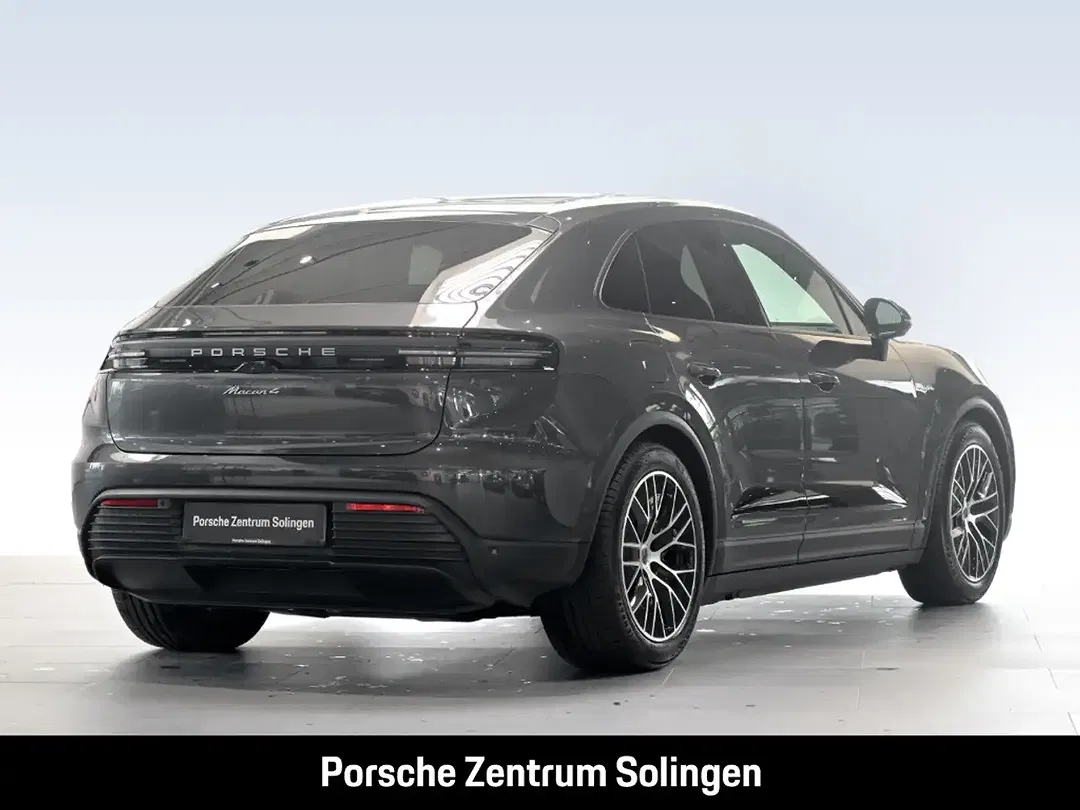 Porsche Macan - Thumbnail 4