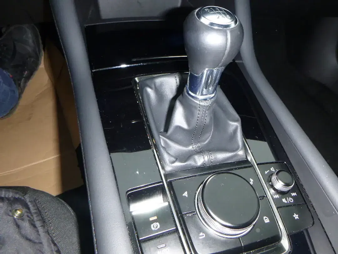 Mazda 3 - Thumbnail 13