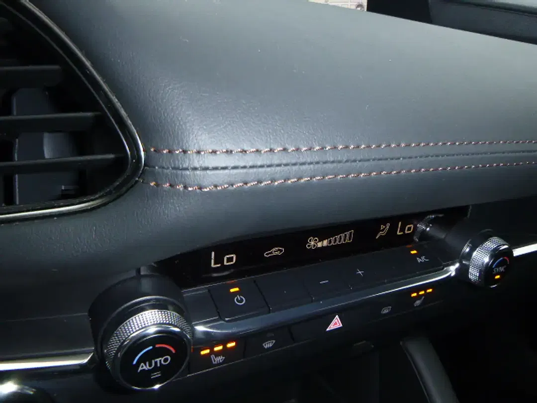 Mazda 3 - Thumbnail 14