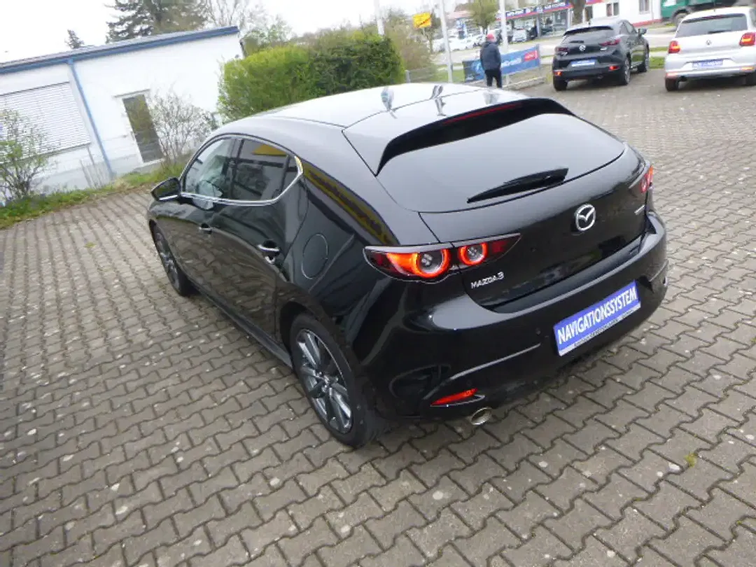Mazda 3 - Thumbnail 2