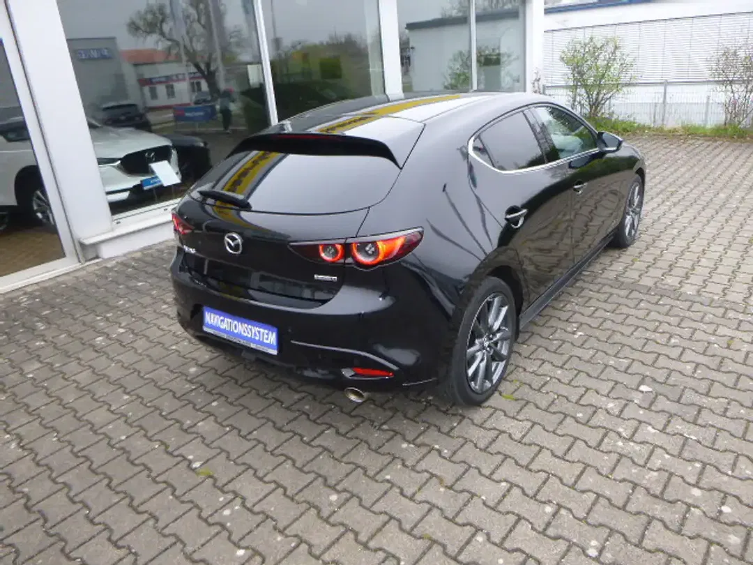 Mazda 3 - Thumbnail 4
