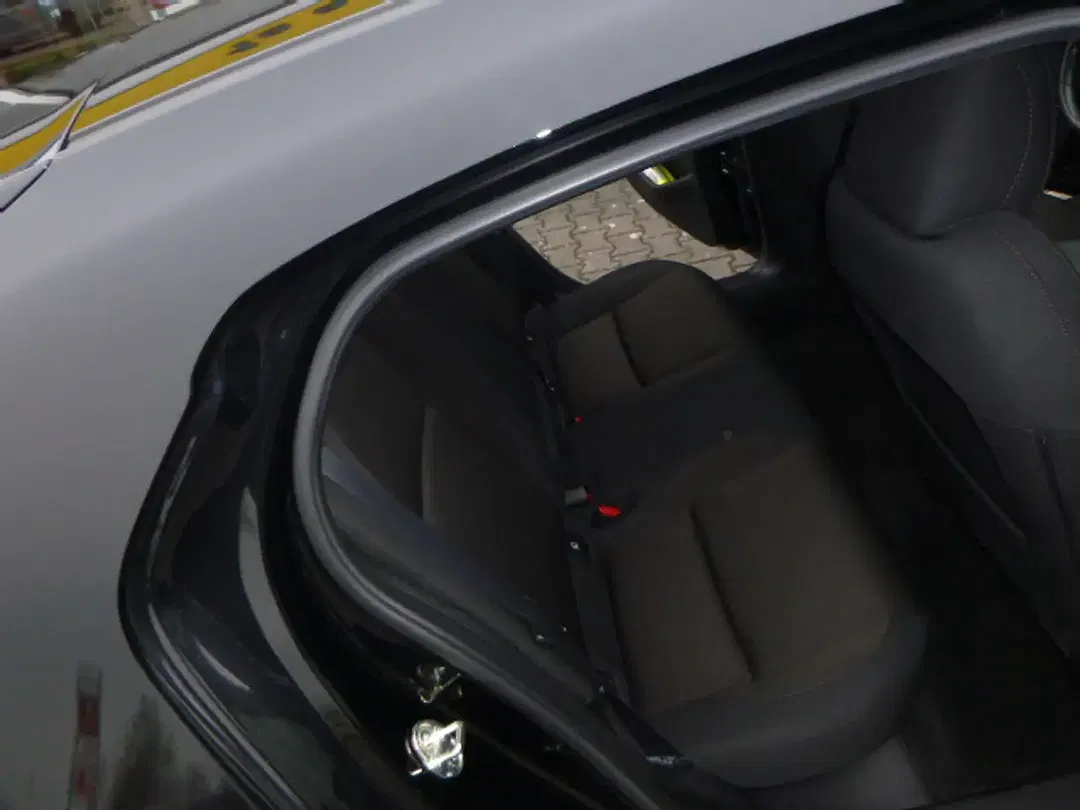 Mazda 3 - Thumbnail 7