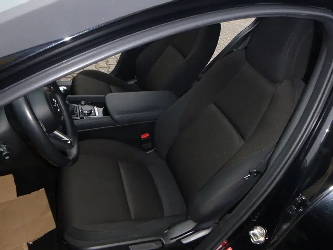 Mazda 3 - Thumbnail 8
