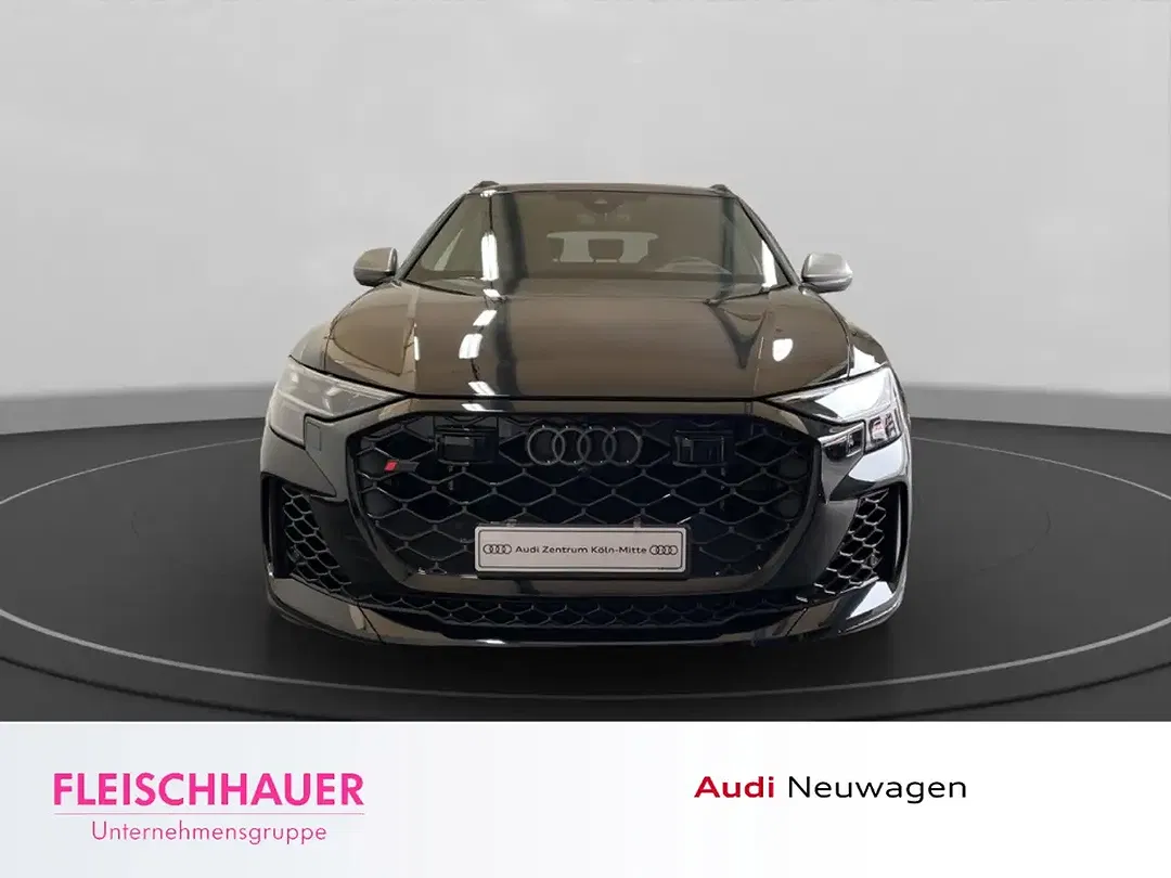 Audi RS Q8 - Thumbnail 2