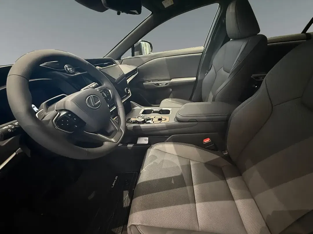 Lexus RZ - Thumbnail 10