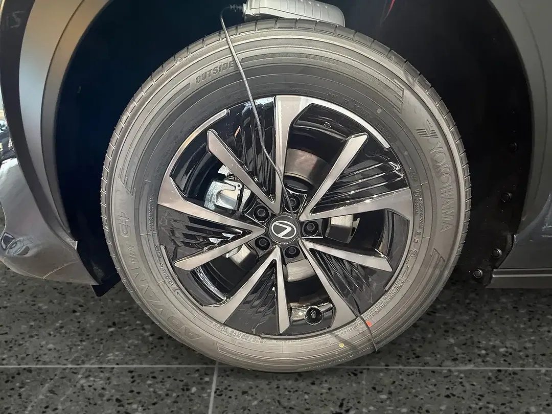 Lexus RZ - Thumbnail 15