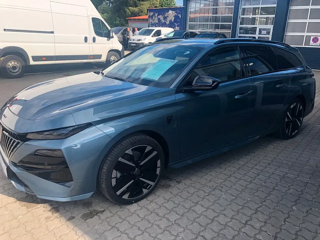 Peugeot 308 - Thumbnail 3