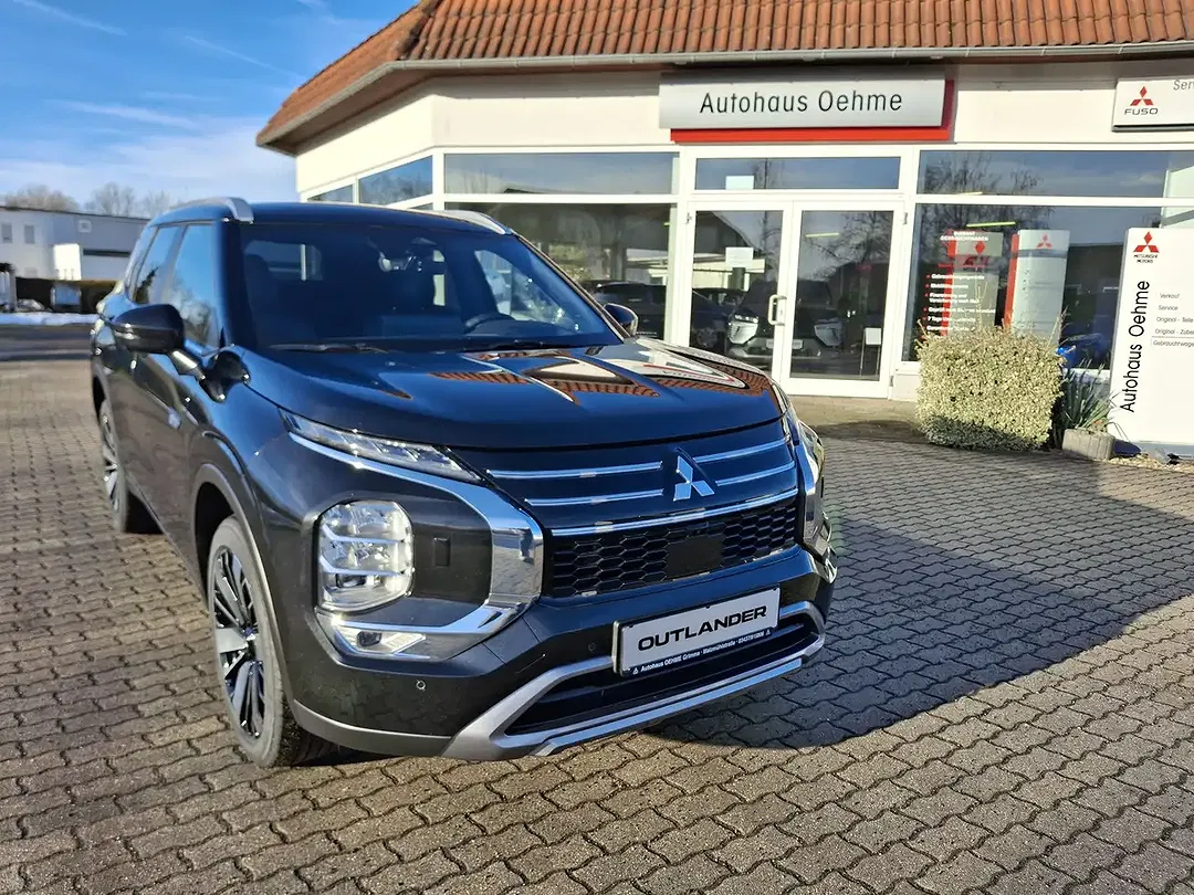 Mitsubishi Outlander - Thumbnail 1