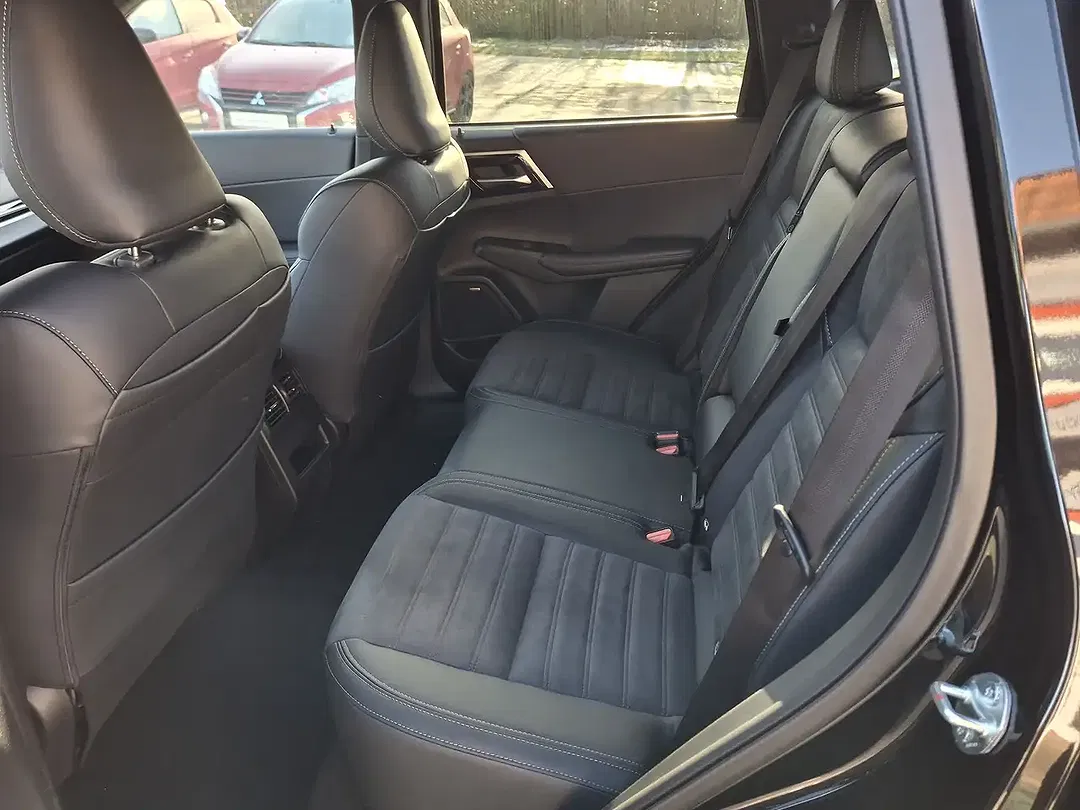 Mitsubishi Outlander - Thumbnail 10