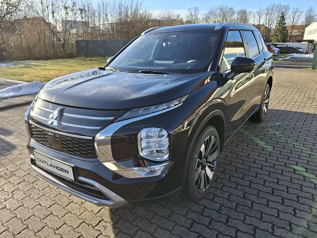 Mitsubishi Outlander - Thumbnail 3