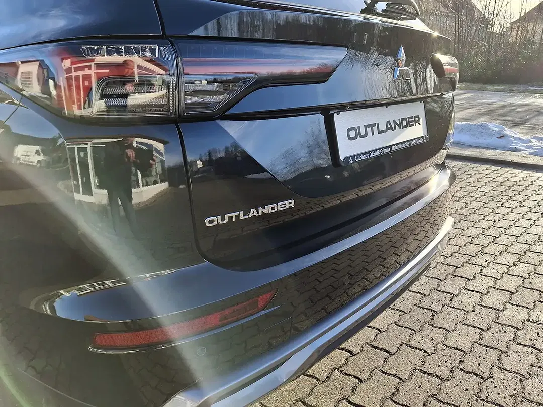 Mitsubishi Outlander - Thumbnail 5