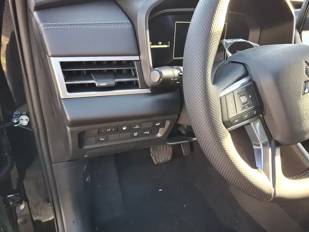 Mitsubishi Outlander - Thumbnail 8