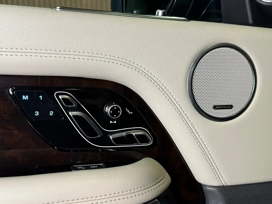 Land Rover Range Rover - Thumbnail 17