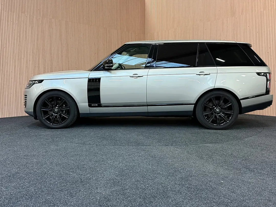 Land Rover Range Rover - Thumbnail 2