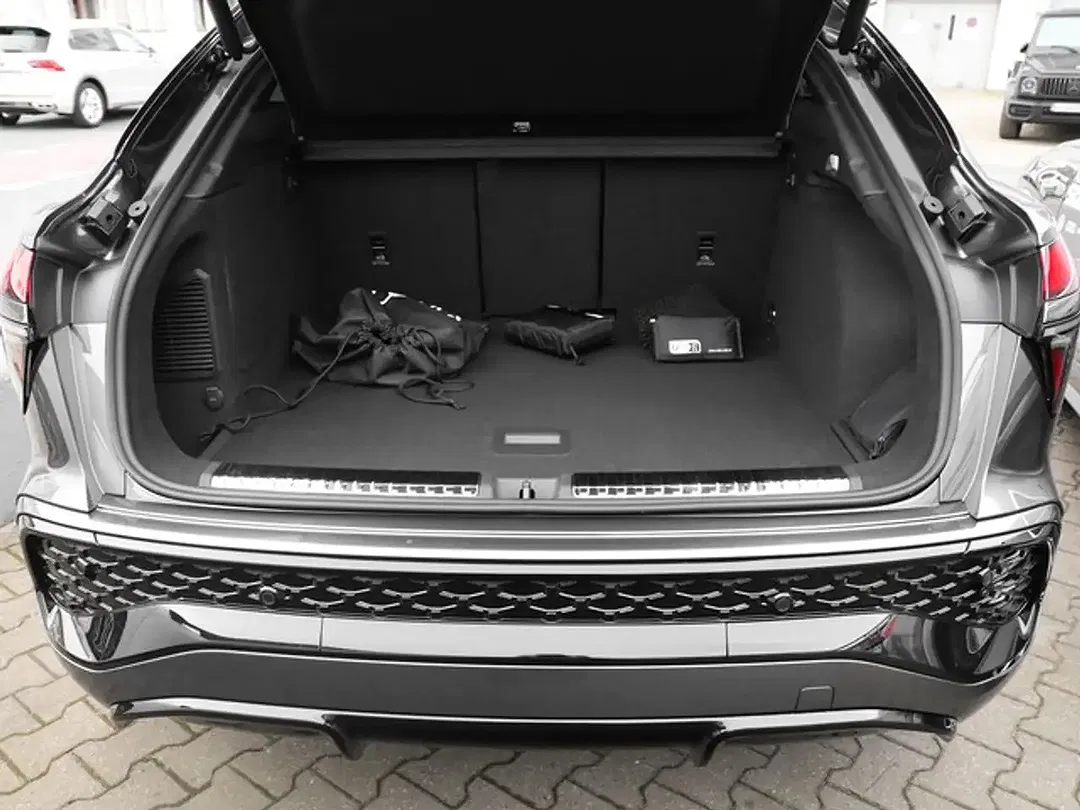 Audi Q3 - Thumbnail 11