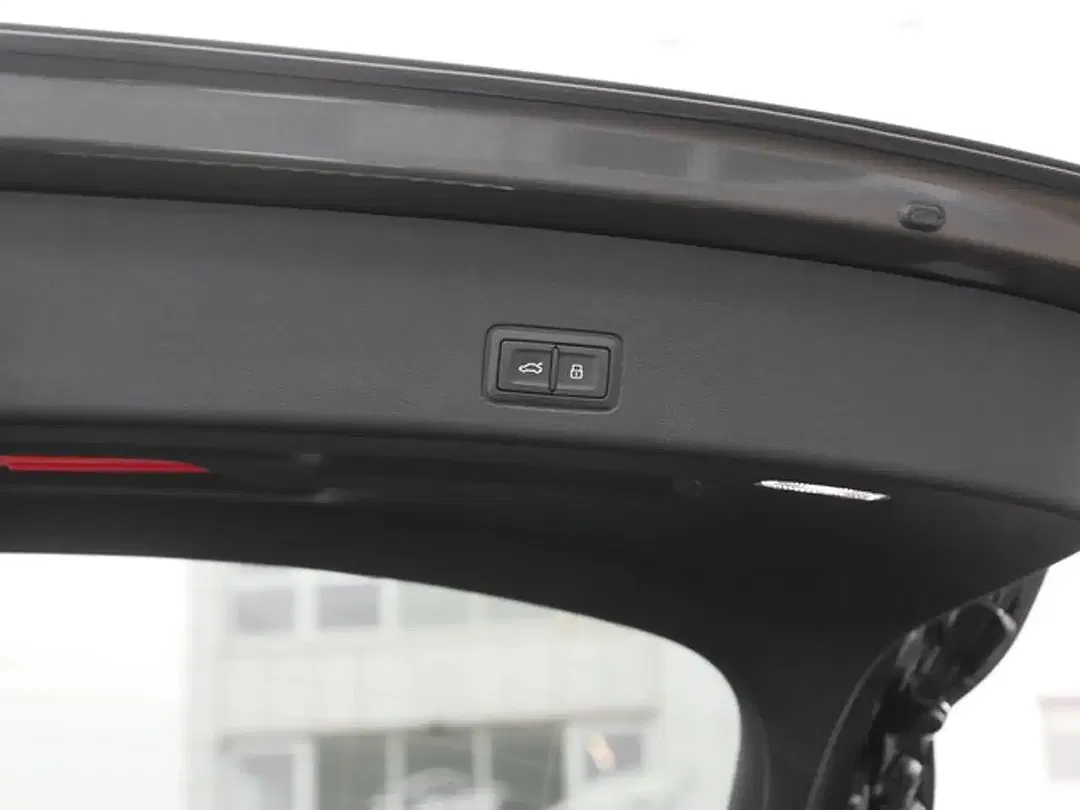 Audi Q3 - Thumbnail 12