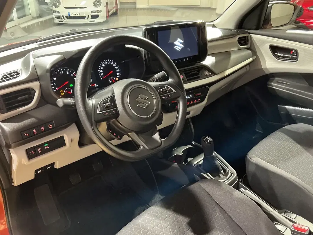 Suzuki Swift - Thumbnail 11