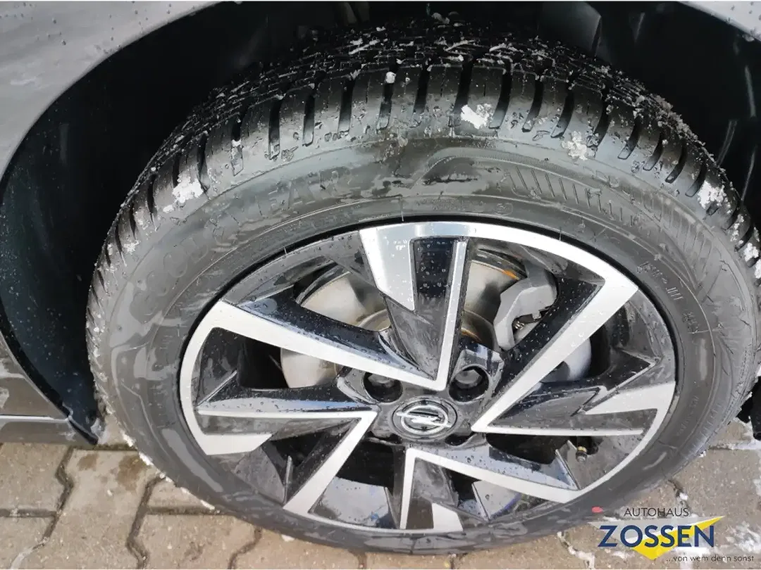 Opel Corsa - Thumbnail 3