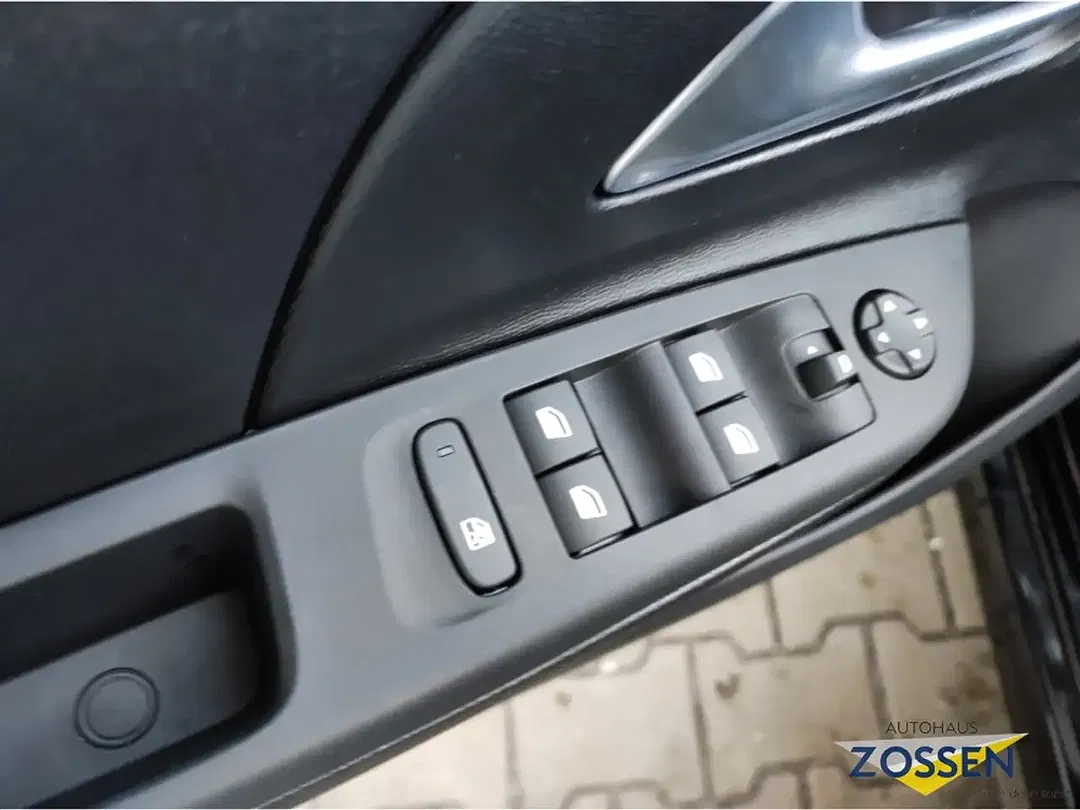 Opel Corsa - Thumbnail 9