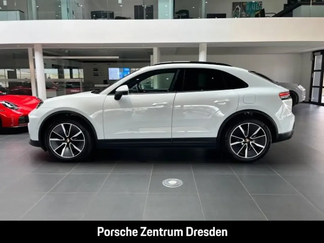 Porsche Macan - Thumbnail 2